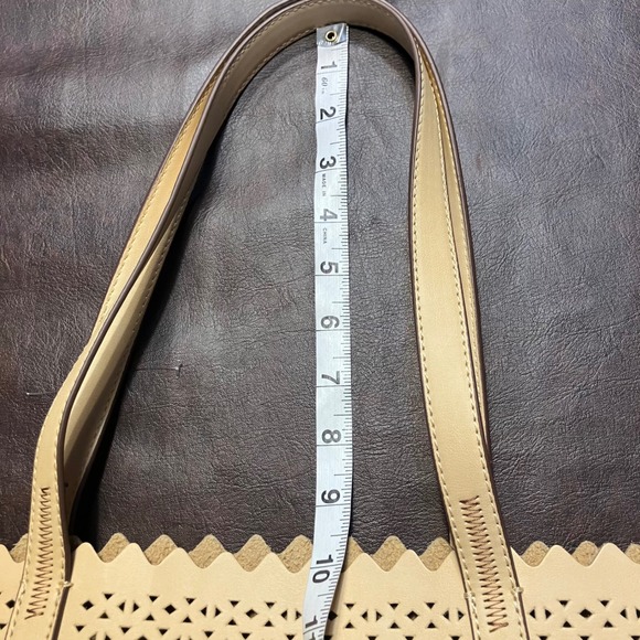 Stella & Dot Laser Cut Perforated Leather Tote Bag Beige Gold w/Zipper pouch - Picture 15 of 16